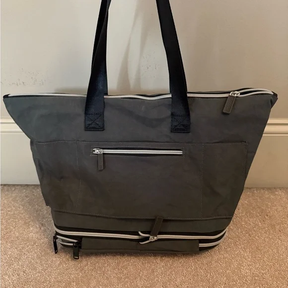 Biaggi Charcoal Travel Tote Bag- expanding and self storing - Picture 5 of 7